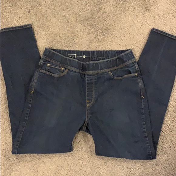 Levi's Denim - Levi Jeans Size 12 elastic waist MINT